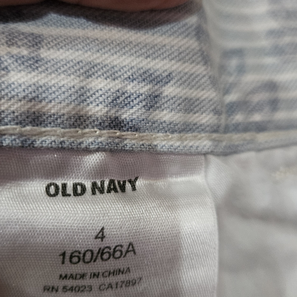 Old Navy Boyfriend Printed‎ Denim Shorts. Size 4 - Picture 4 of 7